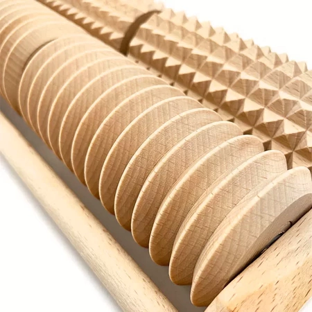 Akito zweireihiges 4-Rollen-Fußmassagegerät aus Holz