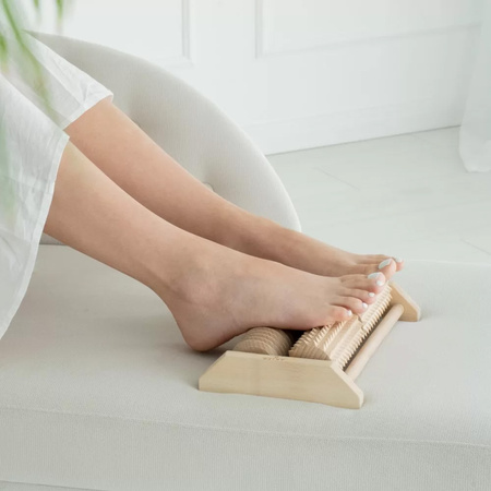 Akito zweireihiges 4-Rollen-Fußmassagegerät aus Holz
