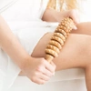 Flexibles Massagegerät aus Holz gegen Cellulite | Acus Med profilierter Massageroller